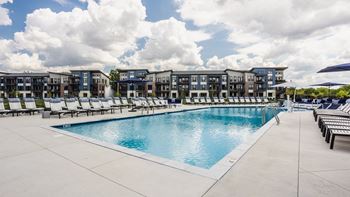 Lounge swimming pool